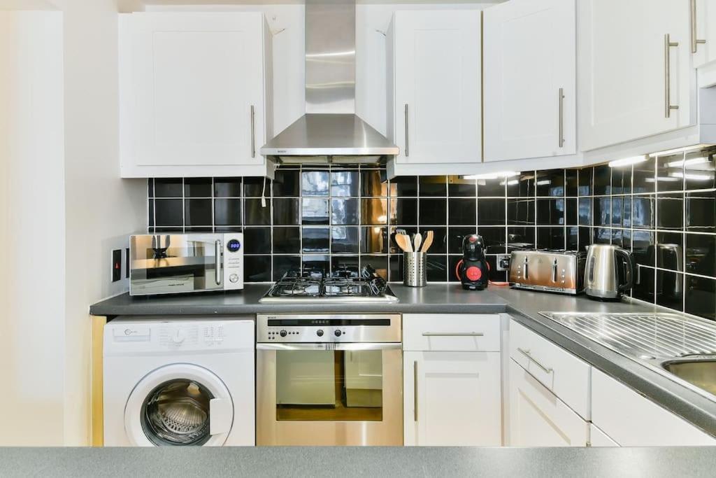 Knightsbridge Stylish Two Bedroom Apartment London Exterior photo